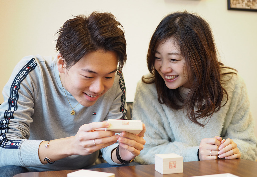 アトリエクラム長岡店で婚約指輪（エンゲージリング）と結婚指輪（マリッジリング）をお作りされたご夫婦