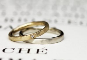 ゴールドとプラチナのつや消しマット加工がオサレ～な結婚指輪