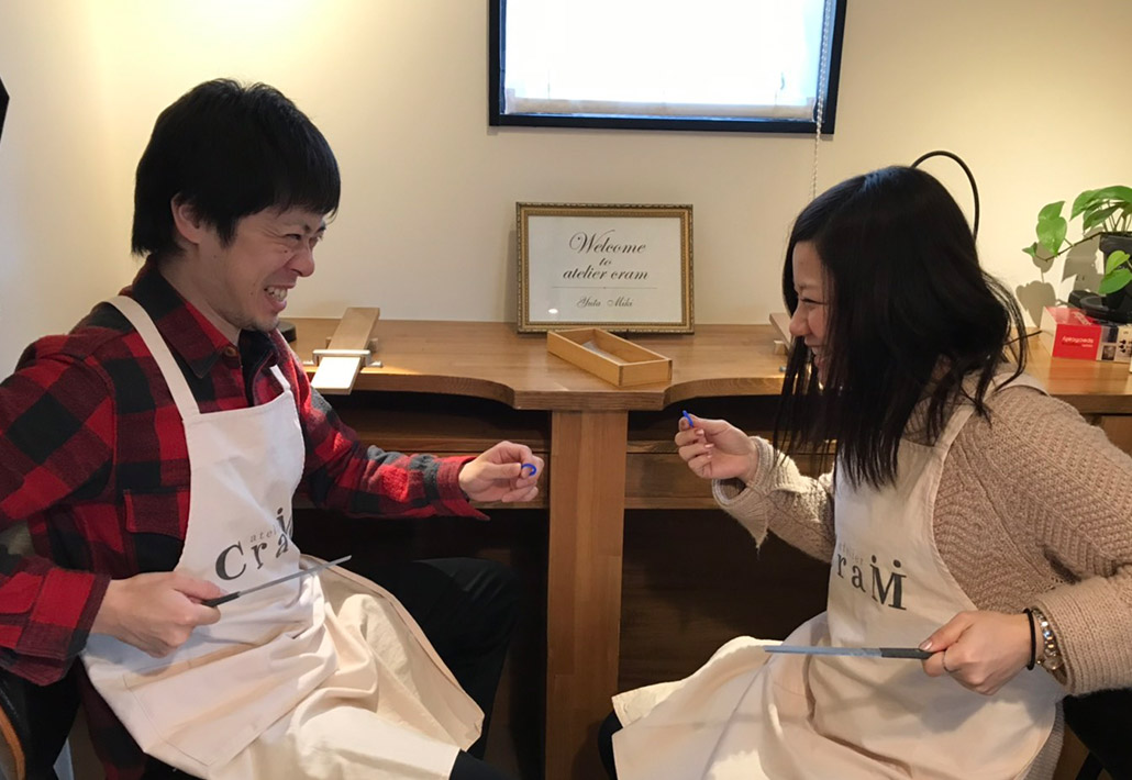 アトリエクラム新潟店で結婚指輪（マリッジリング）と婚約指輪（エンゲージリング）を手作りしたご夫婦