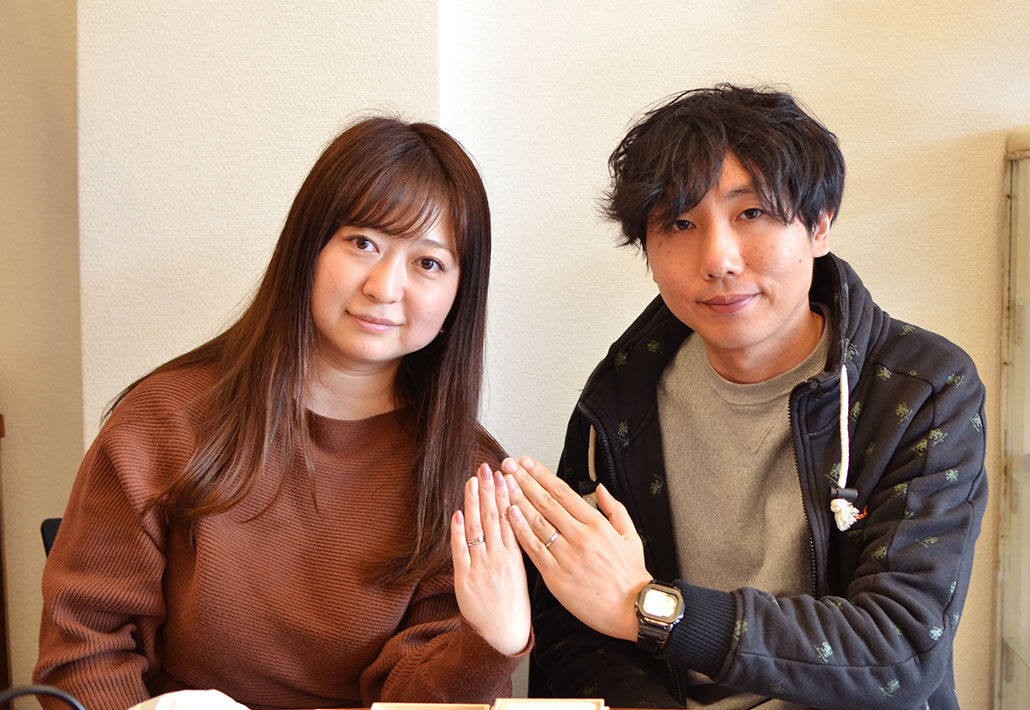 アトリエクラム長岡店で結婚指輪（マリッジリング）と婚約指輪（エンゲージリング）を手作りしたカップル