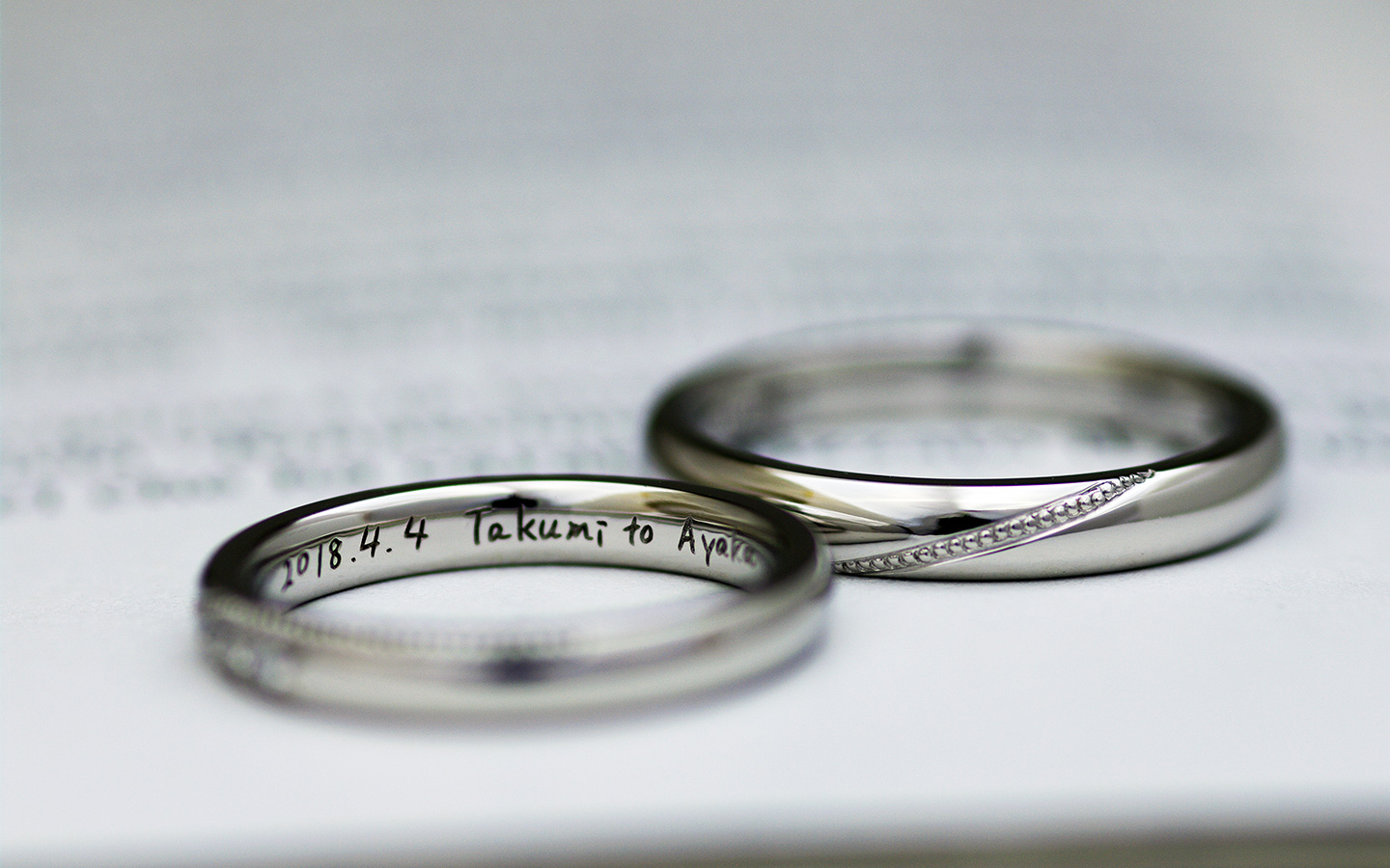 手描き文字の入った結婚指輪